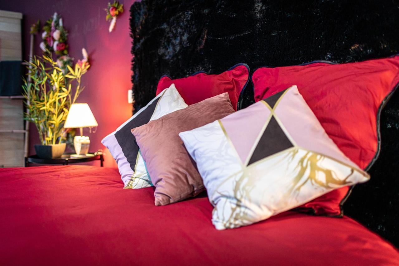 Suite L'Echappee - Maison Romantique - Spa & Sauna Privatif- Pole Dance - Lit Rond Avec Miroir Au Plafond Pezarches Εξωτερικό φωτογραφία